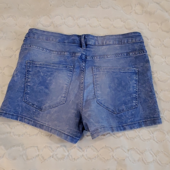 DIVIDED SHORTS 10 - Picture 3 of 8